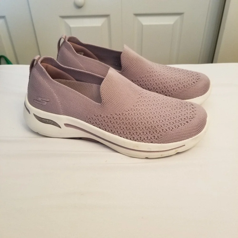 Skechers go walk